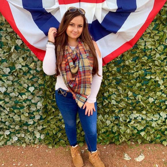 Meet your Posher, Lauren - Picture 1 of 1